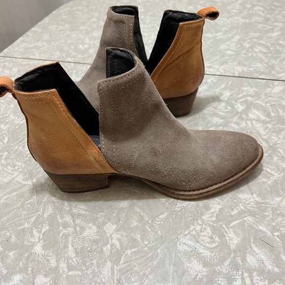 Grey Booties - Picture 6 of 9